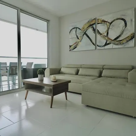 Oceanfront Elegance 2br-amazing Pools-beach Access Cartagena