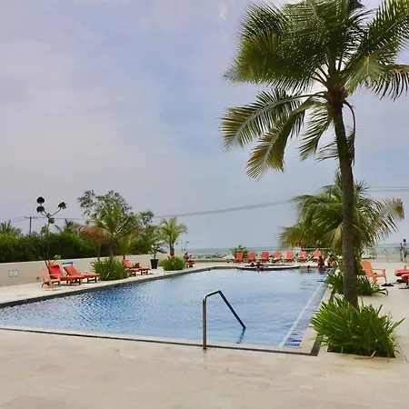 Oceanfront Elegance 2br-amazing Pools-beach Access Apartamento *