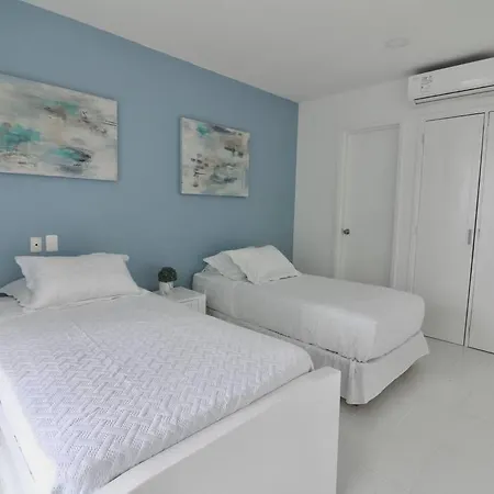 Oceanfront Elegance 2br-amazing Pools-beach Access
