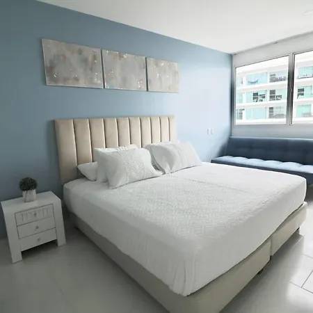 Apartment Oceanfront Elegance 2br-amazing Pools-beach Access *