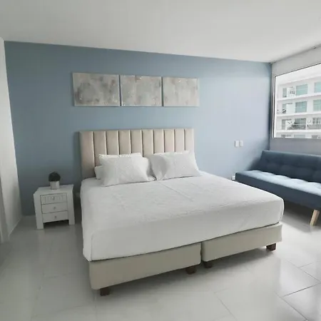 Oceanfront Elegance 2br-amazing Pools-beach Access Apartment *