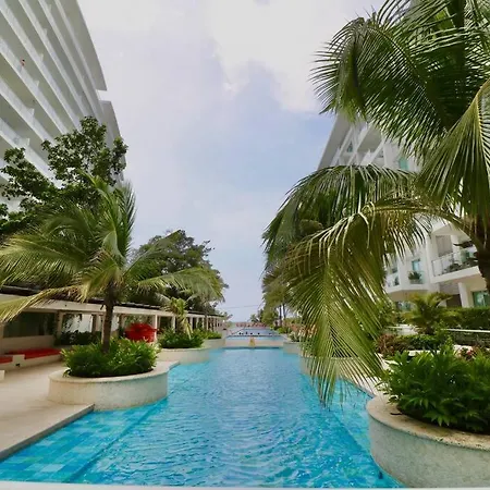 Oceanfront Elegance 2br-amazing Pools-beach Access *